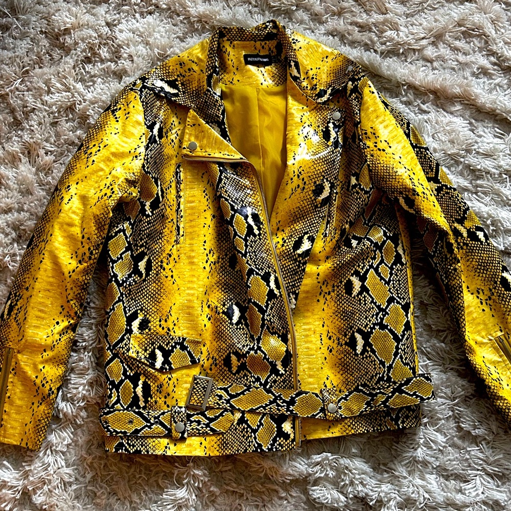 Oversized Yellow Snake Print Jacket 🧥
